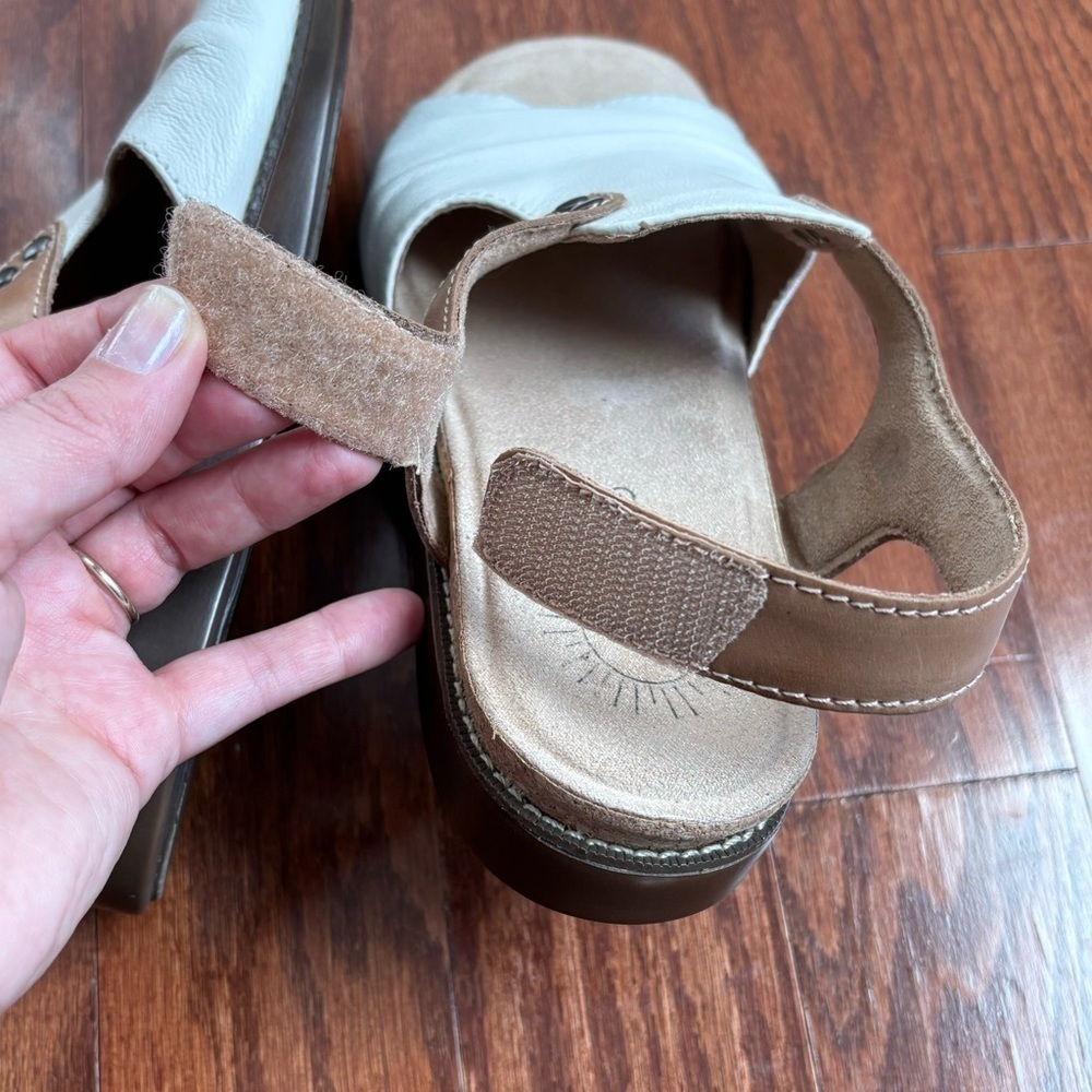 Brioso Asante Off-White and Brown Leather Sandals, Size 7 - Picture 6 of 9